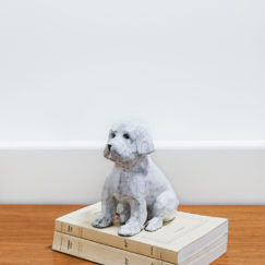 Chiot assis 1 - sitting puppy 1 ceramic - Bennie - céramique contemporaine - de coté