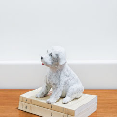Chiot assis 2 - sitting puppy 2 ceramic - Bennie - céramique contemporaine - profil