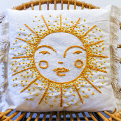 Coussin brodé soleil, Sun embroidered cushion, Maison Bonjour - détail